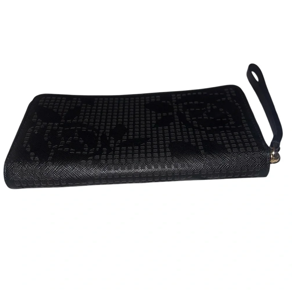 EUC Kate Spade Black Floral Cutout Wristlet Zip Around Long Wallet Clutch Gold